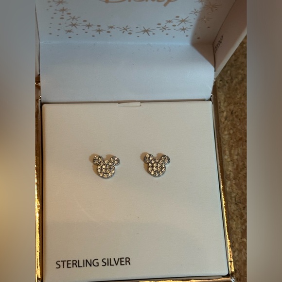 DISNEY - EARRINGS - NEW IN BOX - Picture 3 of 4